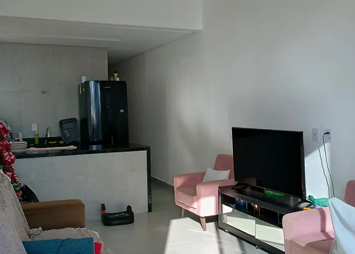 Casa Com Piscina E Churrasqueira 5 Minutos Da Praia, 1 Quarto Com Cama De Casal E Segundo Quarto Com Duas Camas Infantis