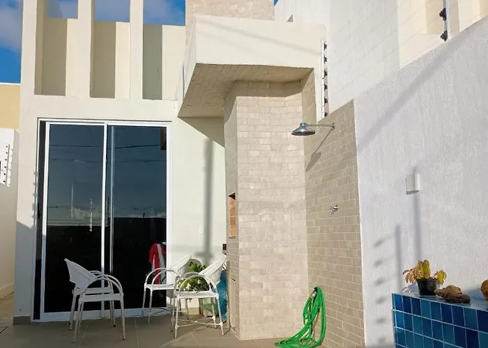 Casa Com Piscina E Churrasqueira 5 Minutos Da Praia, 1 Quarto Com Cama De Casal E Segundo Quarto Com Duas Camas Infantis