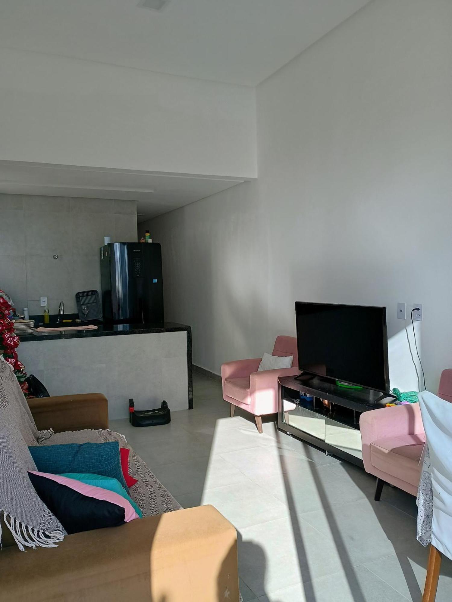 Casa Com Piscina E Churrasqueira 5 Minutos Da Praia, 1 Com Cama De Casal E Segundo Com Duas Camas Infantis