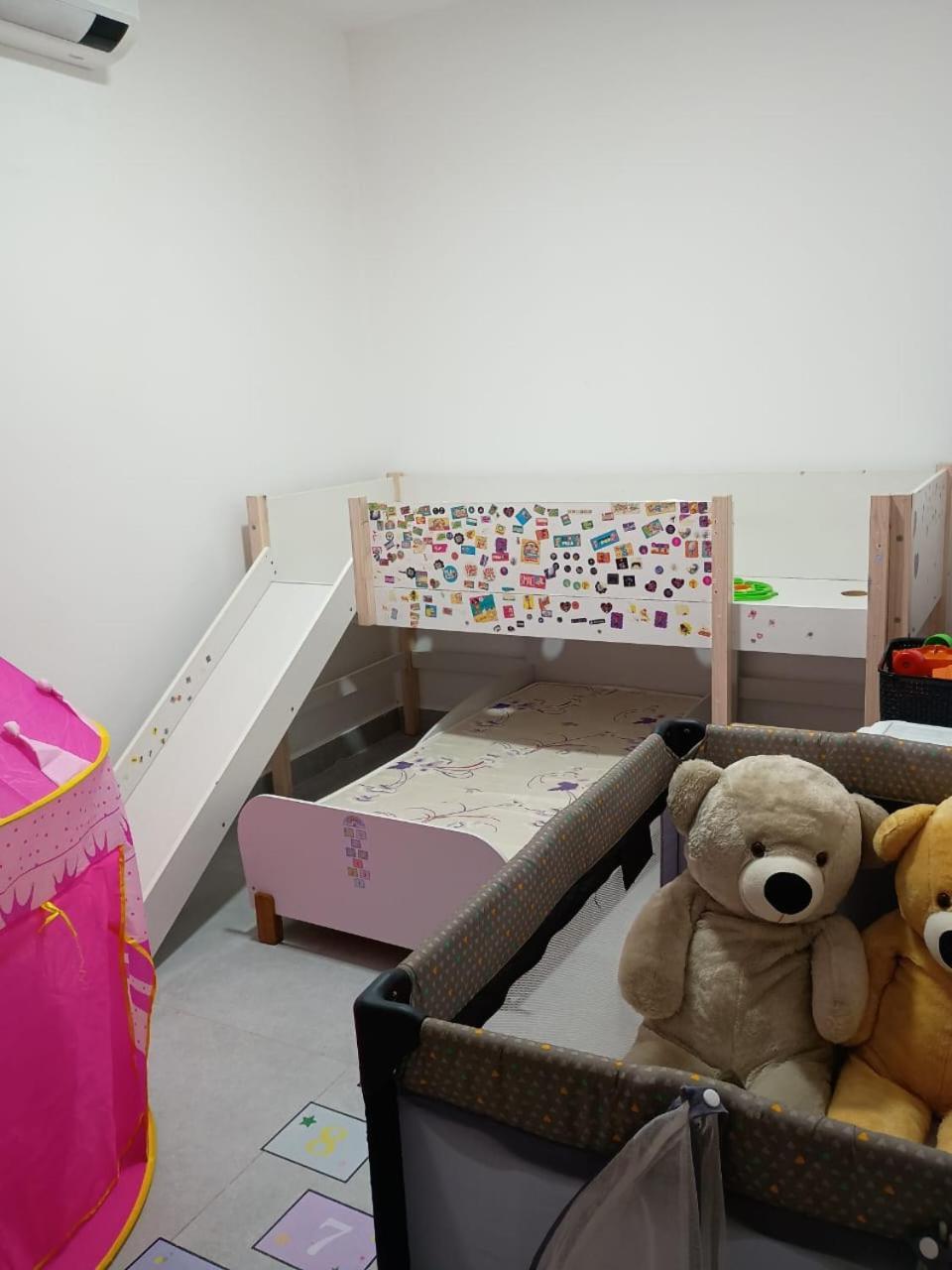 Casa Com Piscina E Churrasqueira 5 Minutos Da Praia, 1 Com Cama De Casal E Segundo Com Duas Camas Infantis